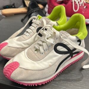 Stylish Women's Sneakers in White and Pink